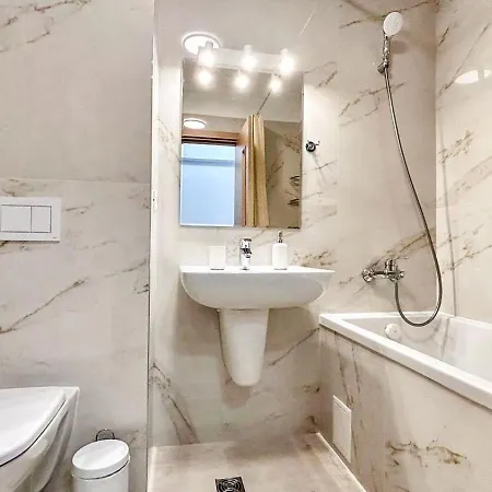 Coresi Apartment